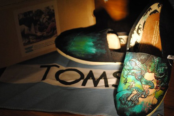 “TOMS” แบรนด์รองเท้าดังสุดฮิตจากอเมริกา